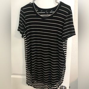 Women’s tee with split sides